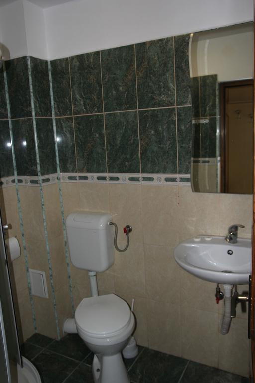 Hotel Doi Taurasi Afumaţi Exterior foto